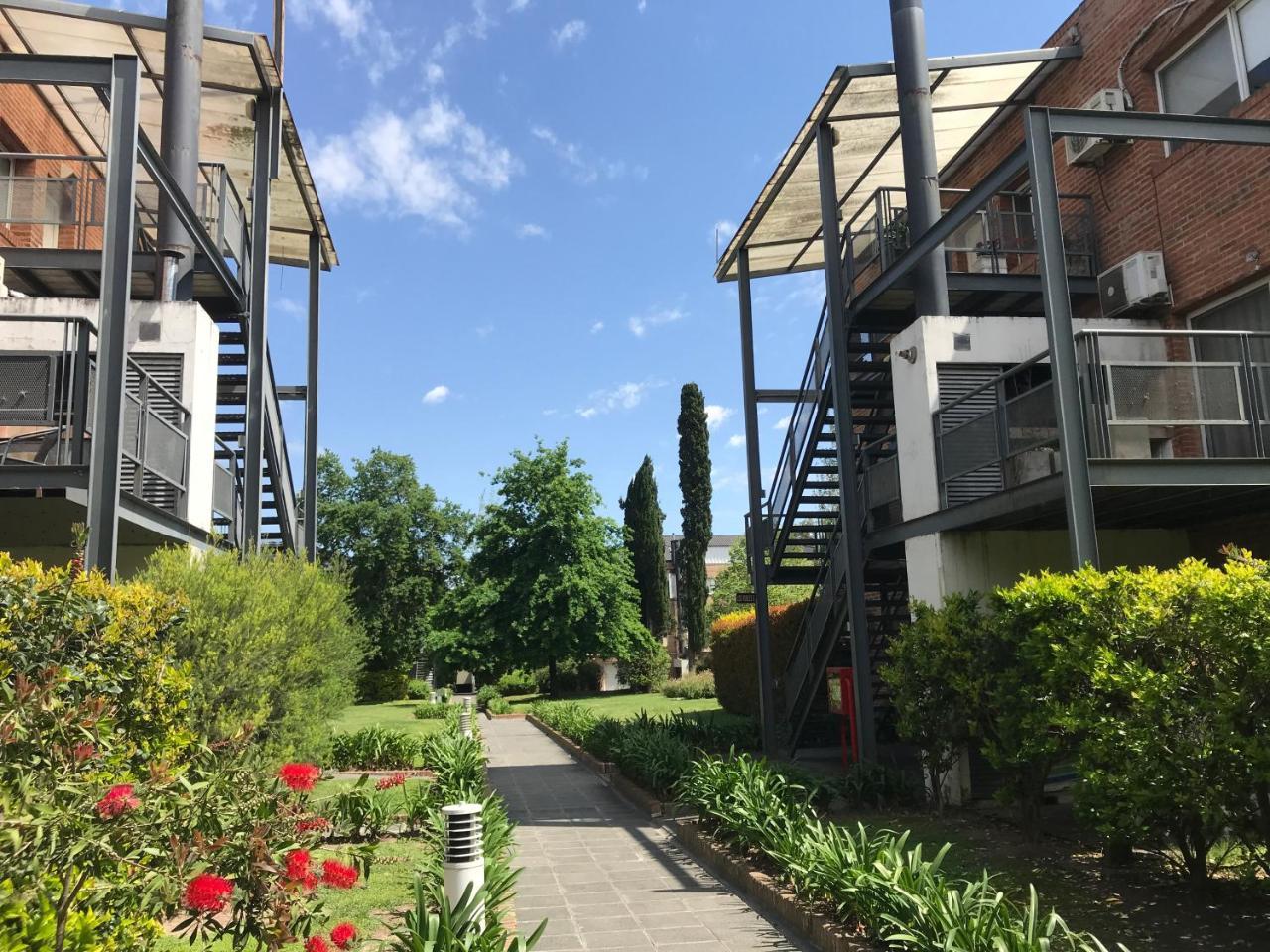 Apartamento Country Pilar Planta Baja Htal Austral Nuevo!!!